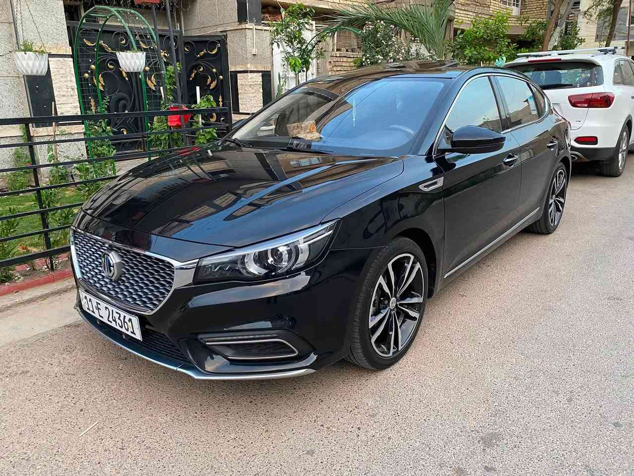 بسم الله الرحمٰن الرحيم

⸻

🚗 MG6 موديل 2023 فول مواصفات – للبيع على   الشرط التحويل  🔥

🔹 مكفولة من الصبغ والضربة (شاصي وكالة 100%)

🔹 استعمال شخصي ونظيف جداً

🔹 جاهزة استخدام فوري – ما تحتاج تذب عليه ولا فلس وادامه كامله كله جديد 🧿

⸻

✨ المواصفات (فل كامل):

🔴 داخل احمر + اسود 

✔️ 3انضمة قياده  ( سبورت + نورمال + ايكو )

✔️ نضام اوتو هولد 

✔️ هاند بريك دكمه 

✔️ فتحة سقف 🌤️

✔️ شاشة كبيرة + نافيكيشن

✔️ كاميرا + حساسات أمامي وخلفي

✔️ مقاعد جلد فخمة

✔️ تشغيل بصمة + دخول ذكي

✔️ مثبت سرعة

✔️ تحكم ستيرن

✔️ عدادات ديجيتال

✔️ إنارة LED كاملة

✔️ مرايا كهرباء + طي

✔️ مكيف ثلج ❄️

✔️ مكينه 1500 تيربو 

⸻

💎 ليش هاي السيارة تختلف؟

🔥 شكل رياضي ملفت وين ما توقفها

🔥 صرفية بنزين ممتازة + عزم حلو

🔥 مواصفات فول بسعر أقل من السوق

🔥 نظافة على الشرط وتفحص وين ما تريد

⸻

💰 السعر:

💵120 (قابل للنقاش ) بعد المعاينة

⸻

📞 التواصل:

*********** او واتساب 

⸻

والرزق على الله اذا معجبتك السياره خلي لايك وتعليق علمود يصعد المنشور

⸻

 🔥 مكاني بغداد
      شارع فلسطين
