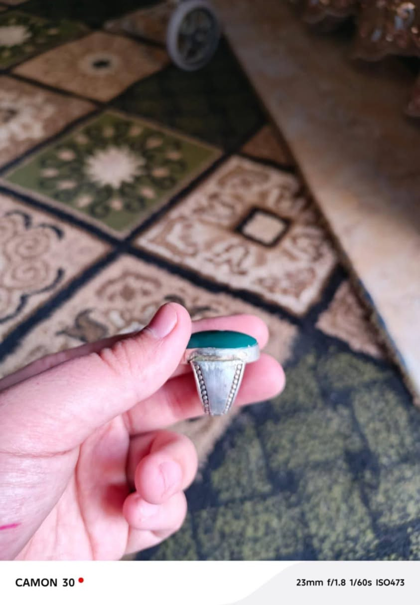 السلام عليكم 
محبس داوودي مصور
المحبس موصل 300 وما بعت
الشراي يتصل على الرقم 
***********
