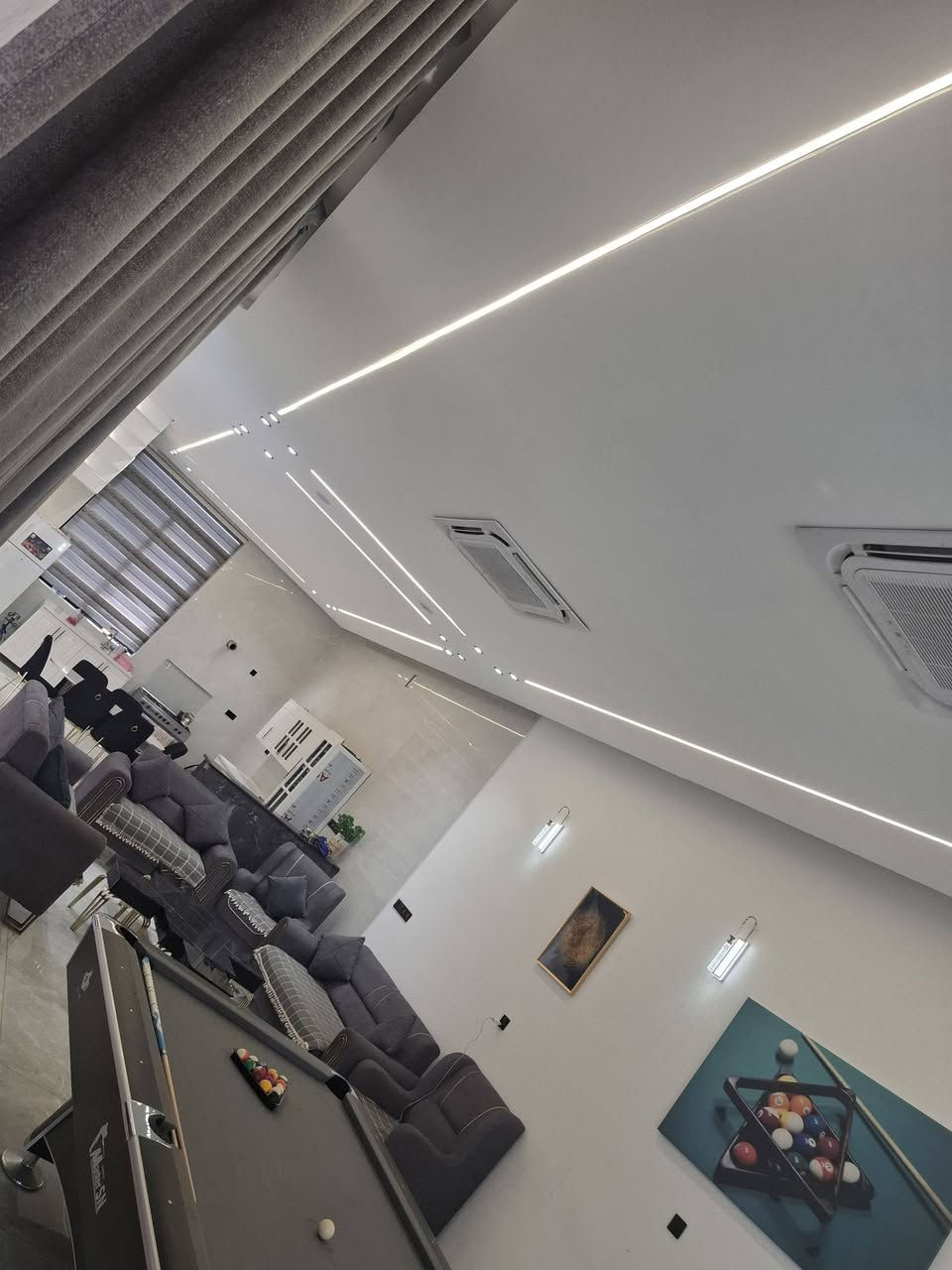 مزرعة عروس المدائن للأيجار اليومي في بغداد المدائن مدخل سلمان باك📍
سعر شفة نهاري 250شفة ليلي 300💥
المزرعه شباب و عوائل ومناسباة
مزرعة للاستجمام والترفيه 😌✌🏻
المزرعة مجهزة بالكامل ماعليك  بس تجيب اهلك واحبابك وتجي تتونس ❤️ 
المزرعة تحتوي على:-
• مسبح مغطى بسقيفة مع نظام فلترة🏊‍♂️
•كرسي سباحة⛱️
•كراج خاص للمركبات🚙
• المزرعة مكيفة بالكامل 24 ساعة🥶 
• مطبخ مجهز بالكامل 🍳 
•مكان مخصص للشواء🍖
•انترنيت 4G على مدار24 ساعة🛜
• العاب اطفال مراجيح وقفاز وزحليگة 🛝
• العاب ترفيهية بلياردو،فيشة، ورق،دومنة،طاولي ♦️♣️ 
المزرعة تعمل بنظام الشفتات ⏰ 
🔹الشفت الصباحي [ من الساعة ال9 صباحاً الى الساعة ال6 مسائاً]
🔹الشفت المسائي  [من الساعة ال8 مسائاً الى الساعة ال6 صباحاً ] 
🔹 يوم كامل [ من الساعة ال9 صباحاً الى اليوم التالي الساعة ال6 صباحاً ]
للحجز والاستفسار :- [***********]
@إشارة 
اجرلي- Ajirly لتأجير المزارع السياحية
