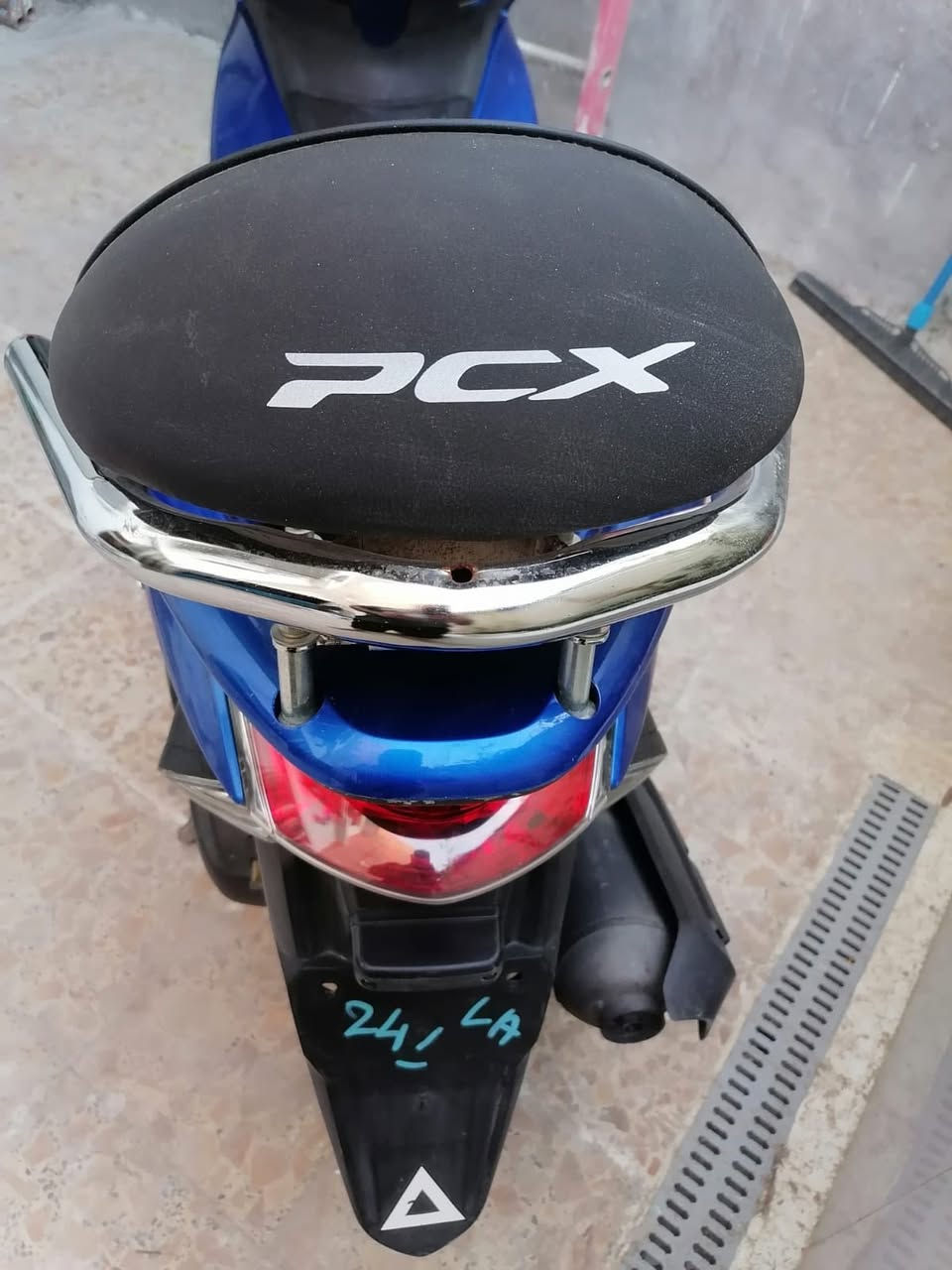 السلام عليكم دراجه bcx نضيفه كلش حاويه الدراجه ماشيه 34 الف كفاله بيها تزويد خفيف اجه وياها من الحاويه اصلي وين ما تريد افحص السعر ب 18 وبيها مجال للطيبين مكاني ناصريه مركز
***********
