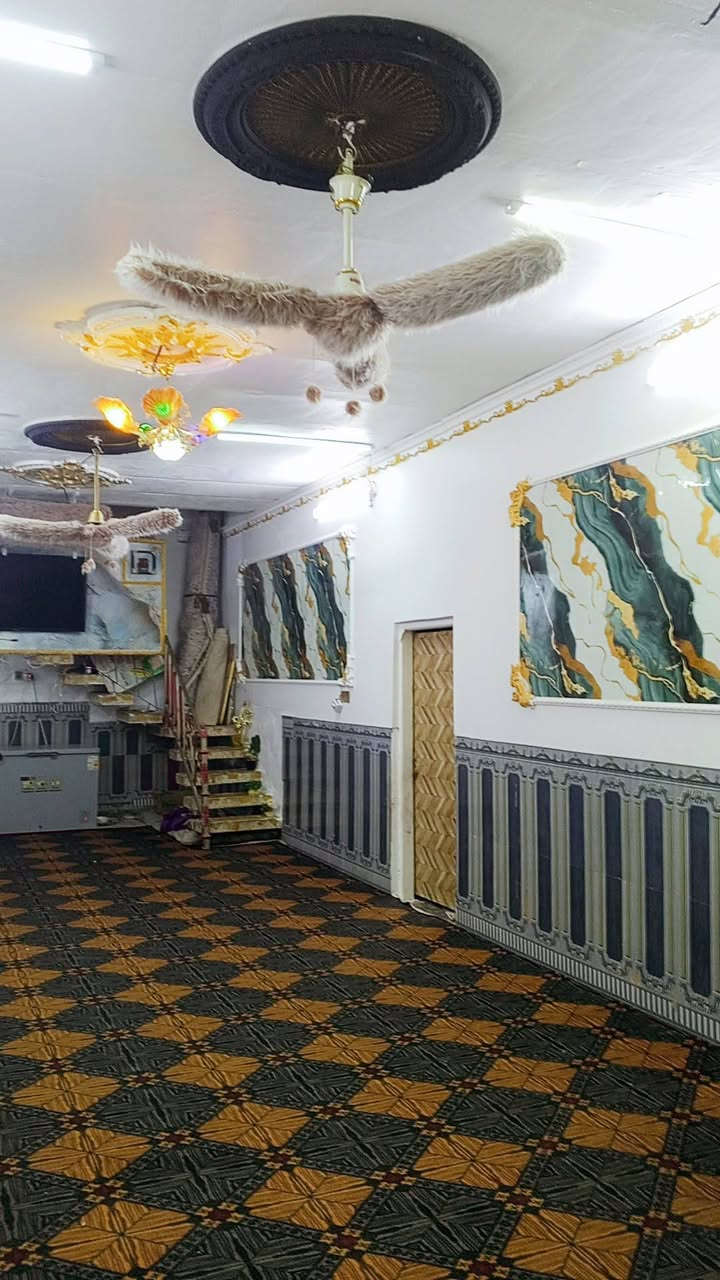 بيت للبيع نهايه شارع البريد زراعي. ٧٠٠ متر  بي اربع غرف مطبخ صاله ١٤ متر صحيات بي قطعه كدام  مساحته ٥٠٠ متر   البناء جديد تفاصيل خاص ‏‪***********‬‏
