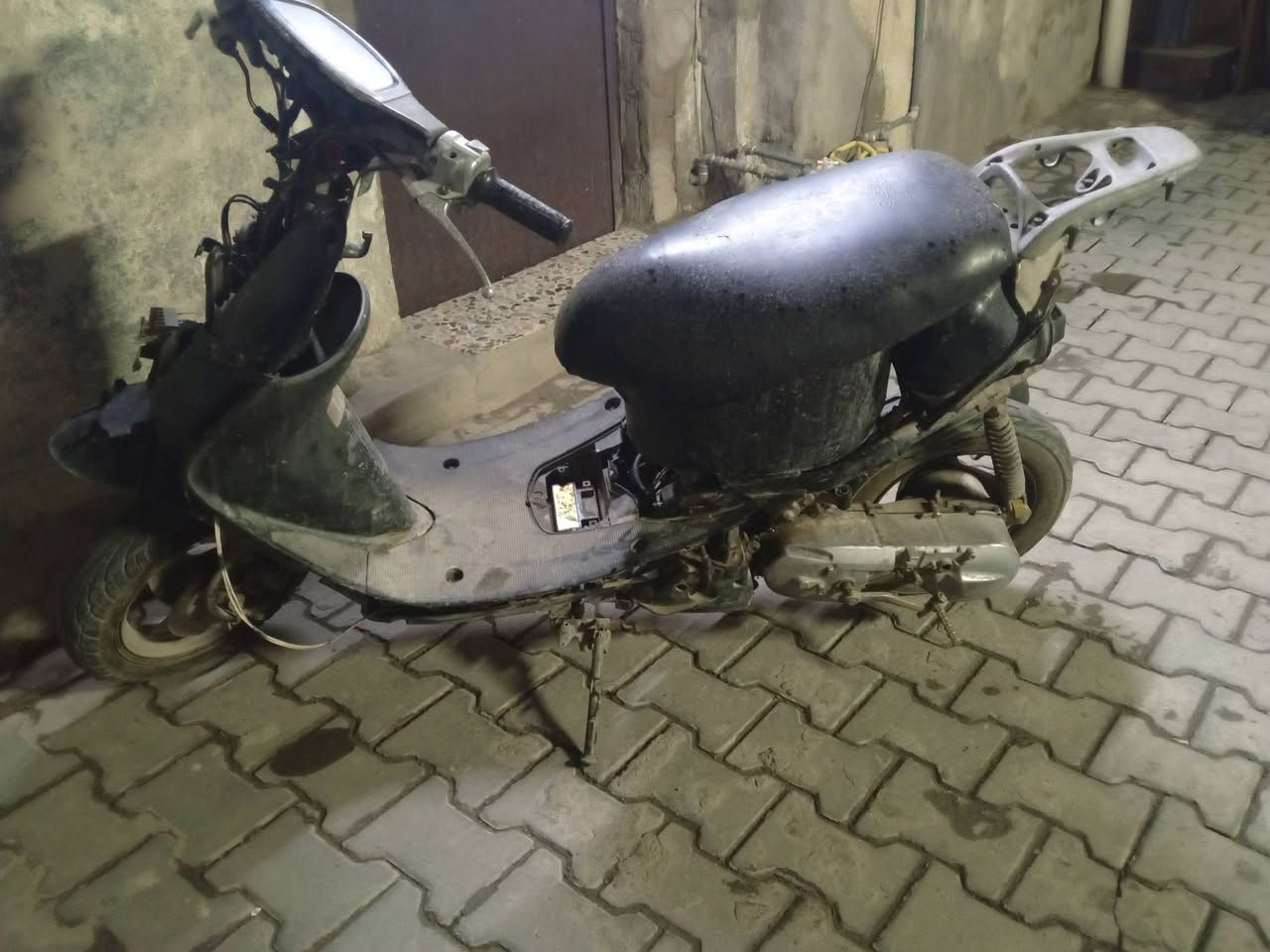 دراجه ناريه شغاله للبيع سرعة 60
السعر 50 المكان الحرية الاولى 
الاتصال على الرقم ***********
