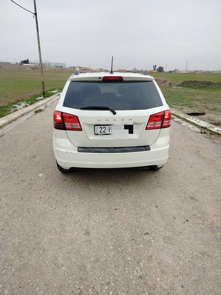 اسلام عليكم دوج جورني 2017 فول موصفات بدون بنوراما محرك كير شرط محرك 2400بي صبغ 3 قطع بدون دواخل شرط رقم جديد سنويه ال 29 تبريد 3 قطع ويل كب جديد طخم او تايرات جديد 
المكان موصل 
***********
*********** موصل, نينوى
