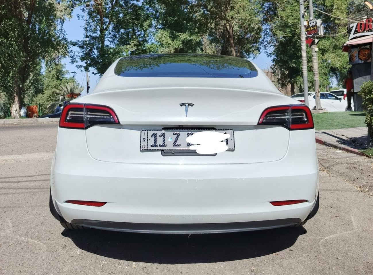 تسلا مودل 3 موديل 2023
السيارة باسمي المالك الاول
تك ماطور 
ماشية 23 الف موضع بالشاشة
حادث موضح بالصورة 
تبديل بنيد ودعامية أمامي 
ادبتر شحن 
بدون ايرباك
مري شفط
تايرات ميشلان جديدة
كشنات جلد كهرباء 
جنطة كهرباء 
رقم الشاصي موجود بالصورة مكتوب بالشاشة

مكاني بغداد الكرادة داخل

للتواصل :::::- ***********
