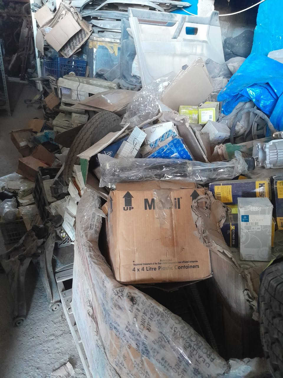 السلام عليكم  عندي سكينة ادوات مرسيدس للبيع جملة و مفرد  العنوان مقابل المستشفى  البناني  بالقرب من بسماية هاتف *********** بية وتس اب خابر وتدلل
