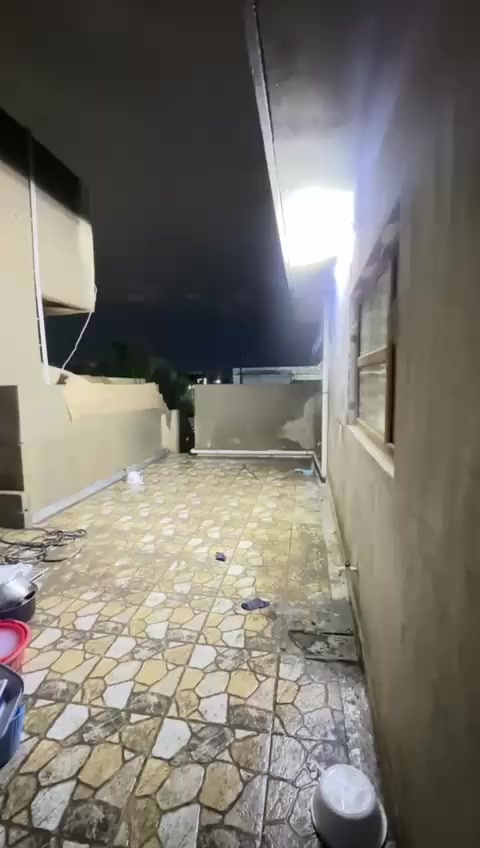 بيت للايجارطابق ثاني كراج مطبخ استقبال غرف نوم ٢ صحيات حي الواسطي قرب حسينه جعفر الصادق السعر ٢٧٥قفل الماء والكهرباء على صاحب البيت
***********
