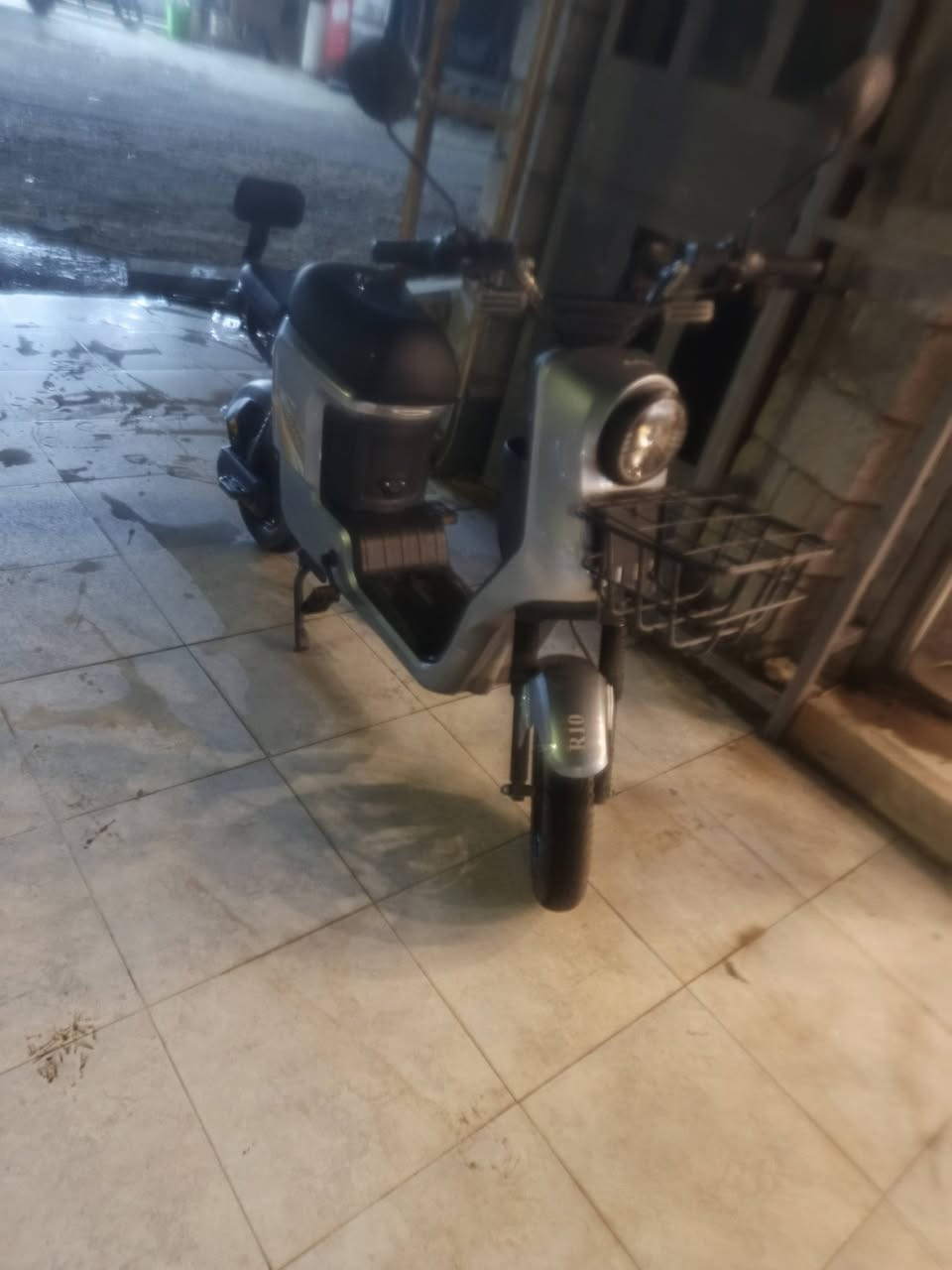 دراجه ار 10 للبيع ثلاث سرع بطاريات 26 دراجه نظيفه 350/***********

