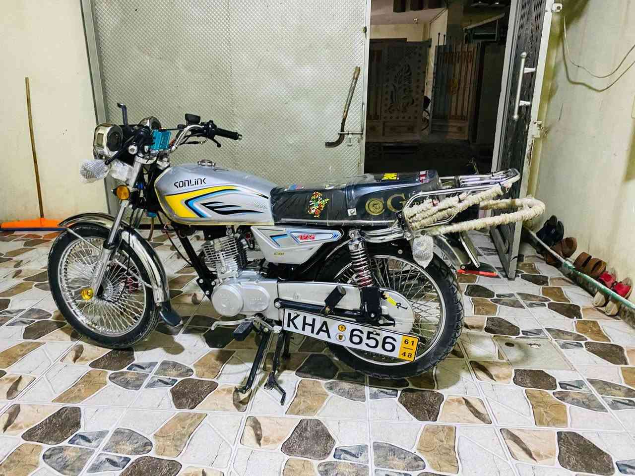 دراجه تايكر موديل 25للبيع ليريده يتصل خاص مامتواجد مكانه ديالى بعقوبه سعر 750بيه مجال ***********
