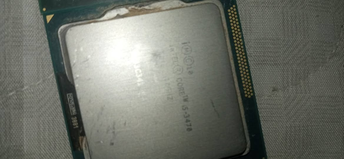 سلام عليكم
معالجين واحد i5 2400 شغال و i5 3470 شغال ابيع شلع أو قطعه حسب الطلب سعر المعالجين 35 هو والتوصيل وكيس بيها hp نظيفه نقصها بور سبلاي وهارد مواصفاتها I5 جيل رابع رام 2 الكيس سعرها 40 هي والتوصيل قفل لأن شغاله وفاحصها بالبور الخاص بيه واذا تريد أسويها كامله ومواصفاتها زينه اطلب بالخاص ورام 4gb ddr3 مال لابتوب سعرها 15 شغاله تفحصها يلا تأخذها ومذربورد Lenovo thinkpad t520 بيها معالج i5 2450m بدون رام سعرها 15 هي والتوصيل تفيد ابو الصيانه و ups مبدل بطاريه سعره 30 هو والتوصيل 
واذا تريد أبيعها شلع 
للتواصل خاص او *********** واتساب او رصيد
