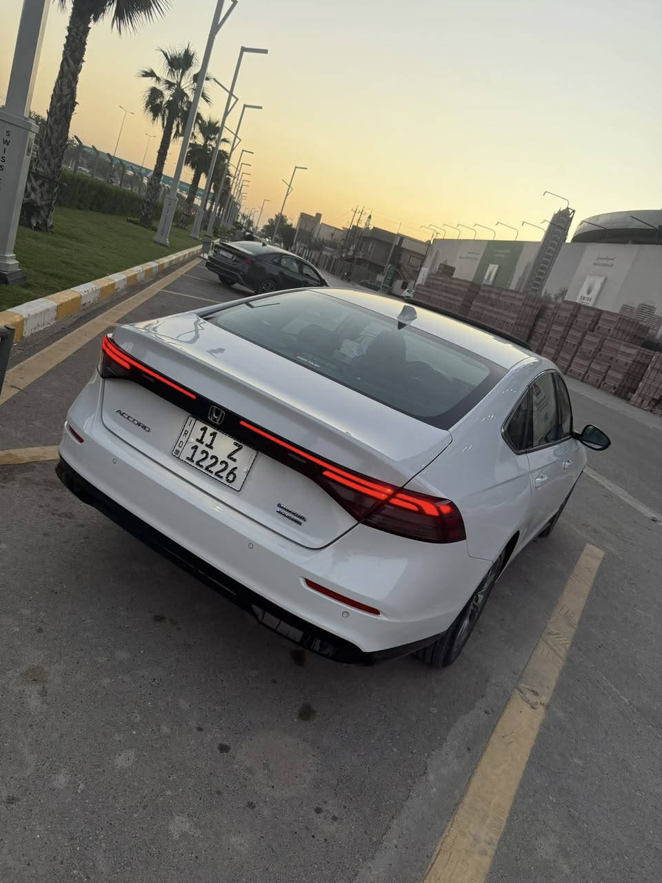 السلام عليكم ...

شباب اليدور فوووول ومناسب 👇

هوندا أكورد 2024 (تورنك / فل كامل / 2.0 هايبرد) 🚗  🔥 أعلى فئة 🔥

• محرك 2.0 هايبرد (بنزين + كهرباء) 

• شاشة كبيرة + Apple CarPlay & Android Auto

• نظام صوتي Boos 🔊

• فتحة سقف 🌤

• مقاعد تدفئة وتبريد امامي + الخلفي تدفئة 

• تحكم كهربائي بالمقاعد + ميموري للسائق

• تشغيل بصمة + دخول ذكي (بصمة أبواب)

• رادار أمامي + رادار جانبي +رادار خلفي 

•كاميرا خلفية متعددة الزوايا 

• حساسات أمامي وخلفي + • شحن لاسلكي 📱

• إضاءة LED أمامي وخلفي

📊 الممشى: 75 ألف م

💰 السعر: 210 $ وبيها مجال

‏ملاحظة ويل تورنك موجود الي يريدة 

***********📞

📍 بغداد / حي الخضراء
