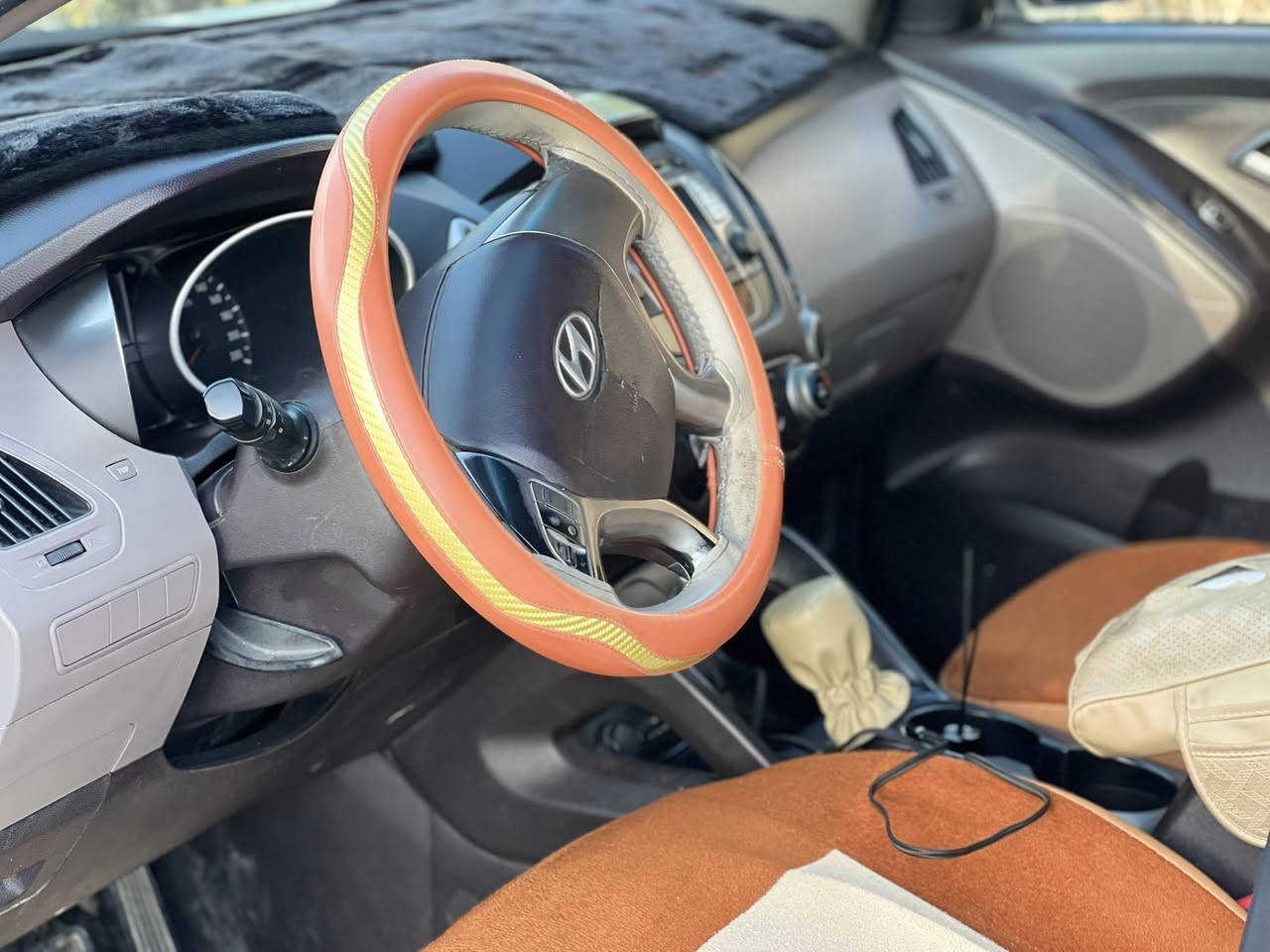 السلام عليكم

توكسان ٢٠١١  خليجي بانوراما كلين بدون صبغ بيها مكانين او ثلاث بارد محرك وكير شرط تايرات البارحه شديتهن صدر نص عمر تحويل مباشر مراوس بكورلا او كيا حمل السعر ١٣٥ وبيها مجال/ ***********   مكاني الشرقاط اسديره
