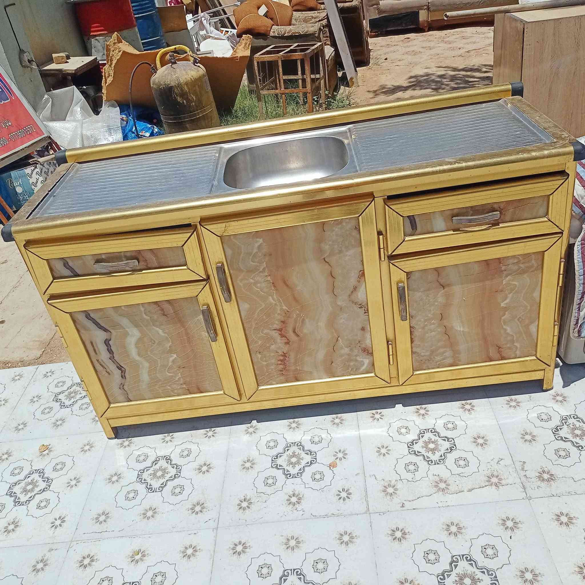 السلام عليكم 
يوجد لدى مزاد السجاد جميع انواع الاثاث المنزلي جديد ومستخدم نظيف جدا وبأنسب الاسعار 
عنوان بعقوبة التحرير خلف مستشفى الاسترالي قيد الانشاء للاستفسار ***********
