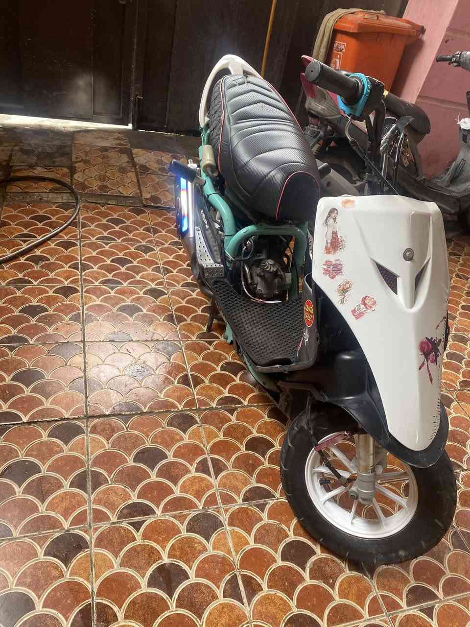 للبيع ☘️🤎
تعمير جديد 55 على كل 55 
بيها صدر 
وتعلاكة 
وشيال 
وصالنصه 
وعضمه 
وبعد بيها هواي نواعم اصلي وبيهن شكم شغله تجارية

كشن وبجم مال 4 اصليات 
مكفولة نضوح تبخير بكن اكسل 
مكاني البياع تقاطع درويش 
***********
