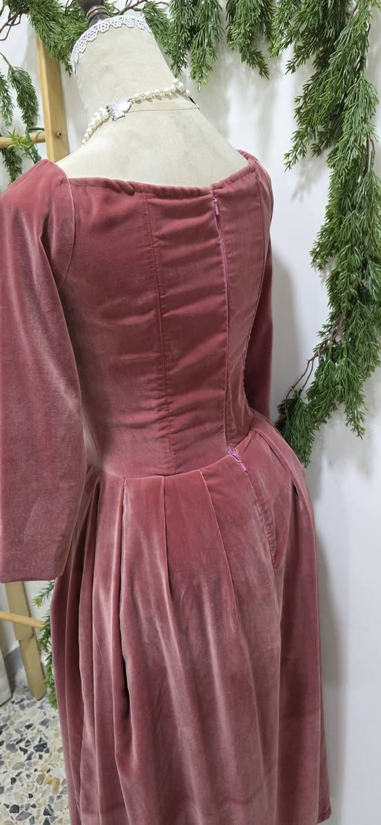 فستان قديفه مخمل رهيب كلش حلو بلبس والفخامه
 السعر ٣٥ الف قياس سمول وميديم ضعيفه توصيل بغداد والمحافظات ٥ الاف


**إذا كنت صاحب هذا الإعلان وتريد حذفه لأي سبب، رجاءا أرسل رسالة إلى الدعم الفني**