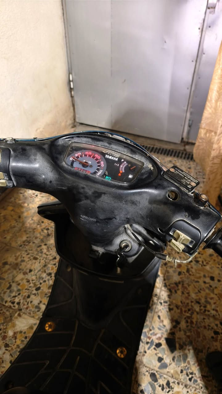 السلام عليكم دراجه بيجي 9 زروف مامفتوحه الدراجه تخبل بل مشي تشتغل هندر واحد السلف شغال عوزه بس باتري شرط الفحص 350 وبيها مجال بسيط رقمي واتساب *********** الشراي يجي خاص
