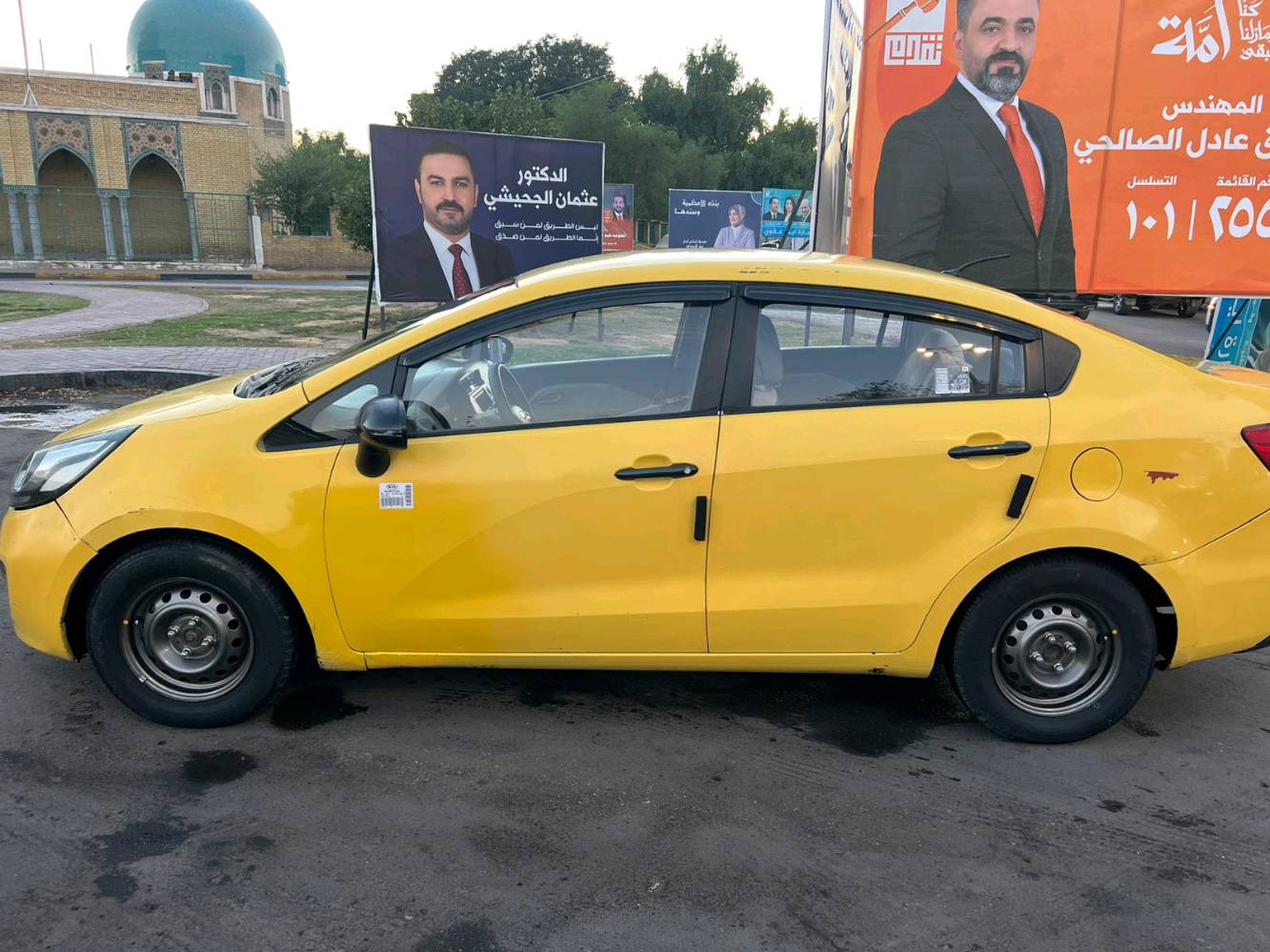 سيارة كيا ريو موديل مميز، لون صفراء. السيارة بحالة جيدة وهناك بعض العلامات الطفيفة على الهيكل كما يظهر في الصور. الداخلية نظيفة ومجهزة بجميع المرفقات الأساسية. مثالية للاستخدام في المدينة.