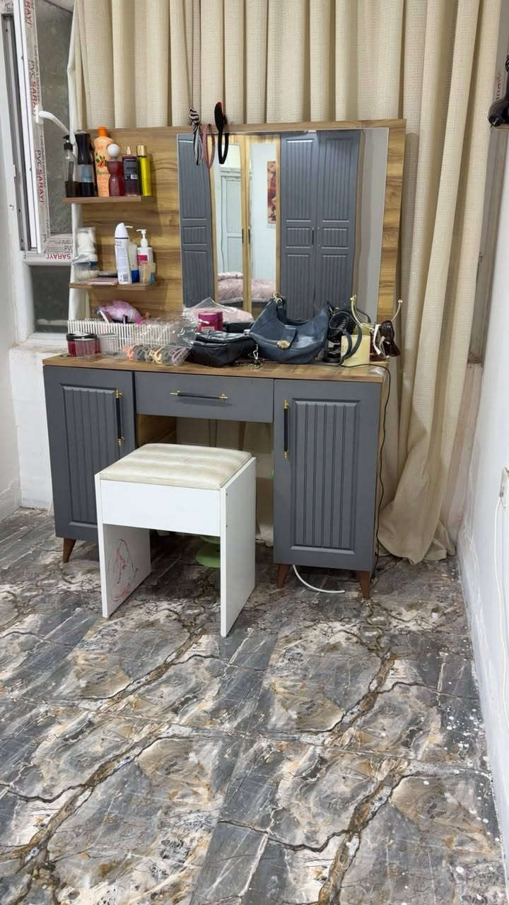 للبيع لغرض السفر
 غرفة النوم جديدة
والكاونتر من شهر مسوي

 طباخ اخو الجديد


**إذا كنت صاحب هذا الإعلان وتريد حذفه لأي سبب، رجاءا أرسل رسالة إلى الدعم الفني**