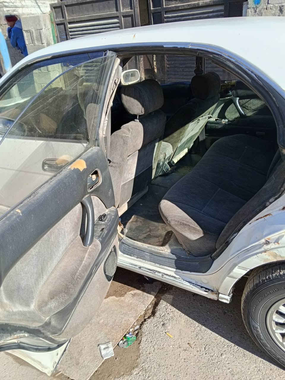 السلام عليكم سيارة بطه مديل ٩٣بسمي سعر ٤٠وبيه مجال اتصل على ***********العنوان بغداد البياع
