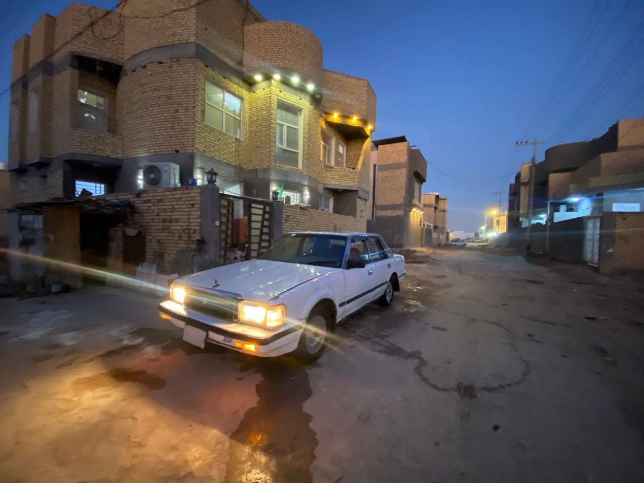 الرقم *********** اتصل وبيك خير وتدلل 
السلام عليكم ورحمة الله وبركاته للبيع سياره كراون سوبر  رقم (ذي قار) 
موديل (87) راعيها موجود مكفوله من الصوليات والضربه والكصه والنقل جثه   مكينة وكير جديد 2500 سته سلندر حداديه تخم تاير جديد دواخل حلوه  جديد بطاين حلوه(مصبوغة عام جماليه فقط ) كهرباءيات شغاله من الطول للـ طول السعر 30وبيها مجال

مكان السياره ذي قار المركز 
للستفسار
