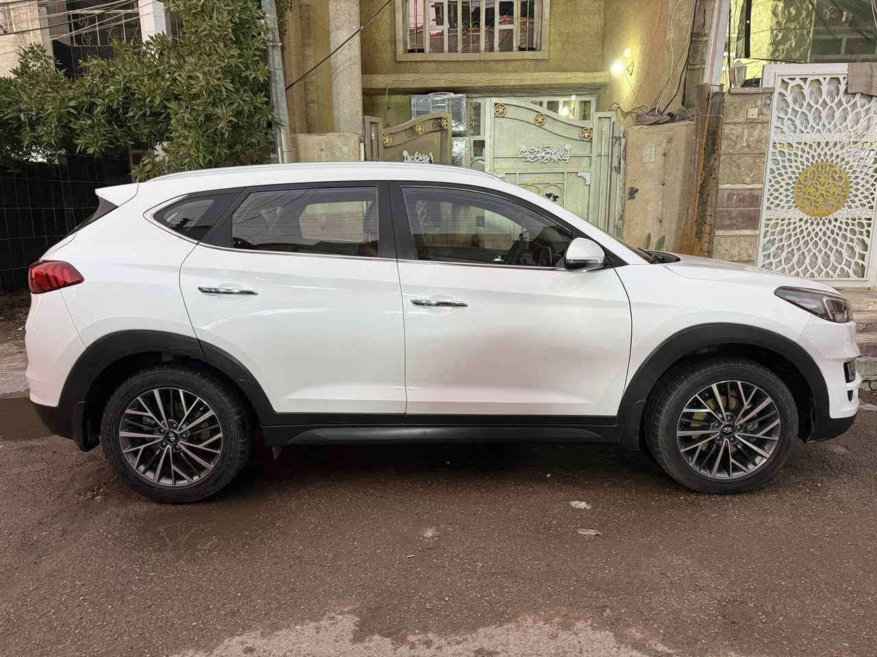 { السلام عليكم 🫡 }{ من رخصت ابو الكروب }
{ توسان للبيع }{ ماشية 80 }{ خليجي }{ مديل 2019 }
{ السعر 200$💵 و بي مجال { نضافة الداخل 💯 }
{ كتلوكات الشركة موجودة }{ بصمة احتياط غير مستغدمة }
{ تخم تاير جديد و اصلي 💯 }{ باتري جديد و اصلي 💯 } 
{ سيارة جديدة و جاهزة بدون نقص { رقم بغداد 89881 }
{ فول مواصفات عدا الفتحة }{ كير ومكينة وضع الشركة }
{ بنيد امبدل وبيهة بارد ع كد هلال صغير جوة يدت السايق }
{ وقطعة صغيرة بالصندوق و حافت الجاملغ الامامي }
{ عنواني بغداد الشعب 📍}{ *********** 📞 }
