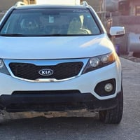 اخوان لبيع كيا سورينتو خليجي محرك6 سلندر فور ويل 4X4 السيارة رقمها شما...