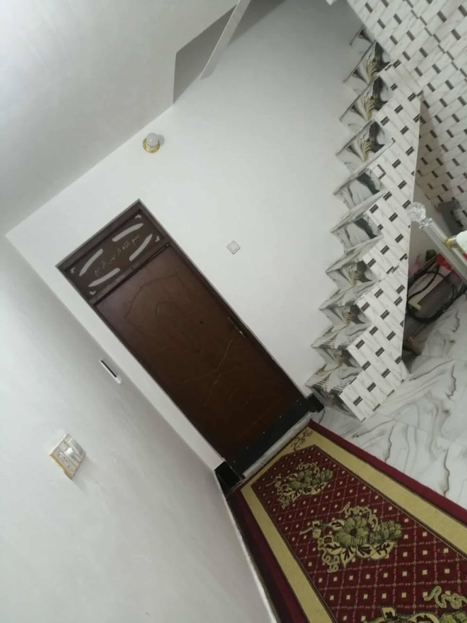 سلام عليكم بيت 100.متر حي النداء المنطقه بل 50-الف طابق اونص الطابق الاول غرفه وصاله ومطبخ مغتوح اوستقبال اوتخاريخ داخل وخارج الطابق الثاني غرفه وصاله اوتخاريج البيت طابو صرف بسمي قرب مدرسه الئبتدائيه  الاتصال عل واتساب او رقم ***********----السعر 95--. مع
،
