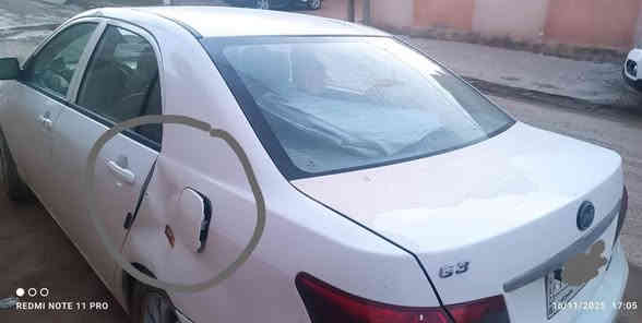 🚗 سيارة BYD G3 – للبيع
الموديل: 2016
ماشيه: 145 ألف (ميل أو كيلو كما هو مذكور)
المحرك: 1800 سي سي
القير: أوتوماتيك CVT
اللون: أبيض
المواصفات:
تشغيل بصمة
حساسات.. 
بيضاء اللون / رقم بابل
بيها حادث بنيد مبدل.. 
وكذالك مبدلة الباب الخلفي اثر طخه
بيها ضربة  قرب فتحة البانزين
السعر المطلوب: 48$
التواصل: *********** (واتساب فقط) حله .. نادر
