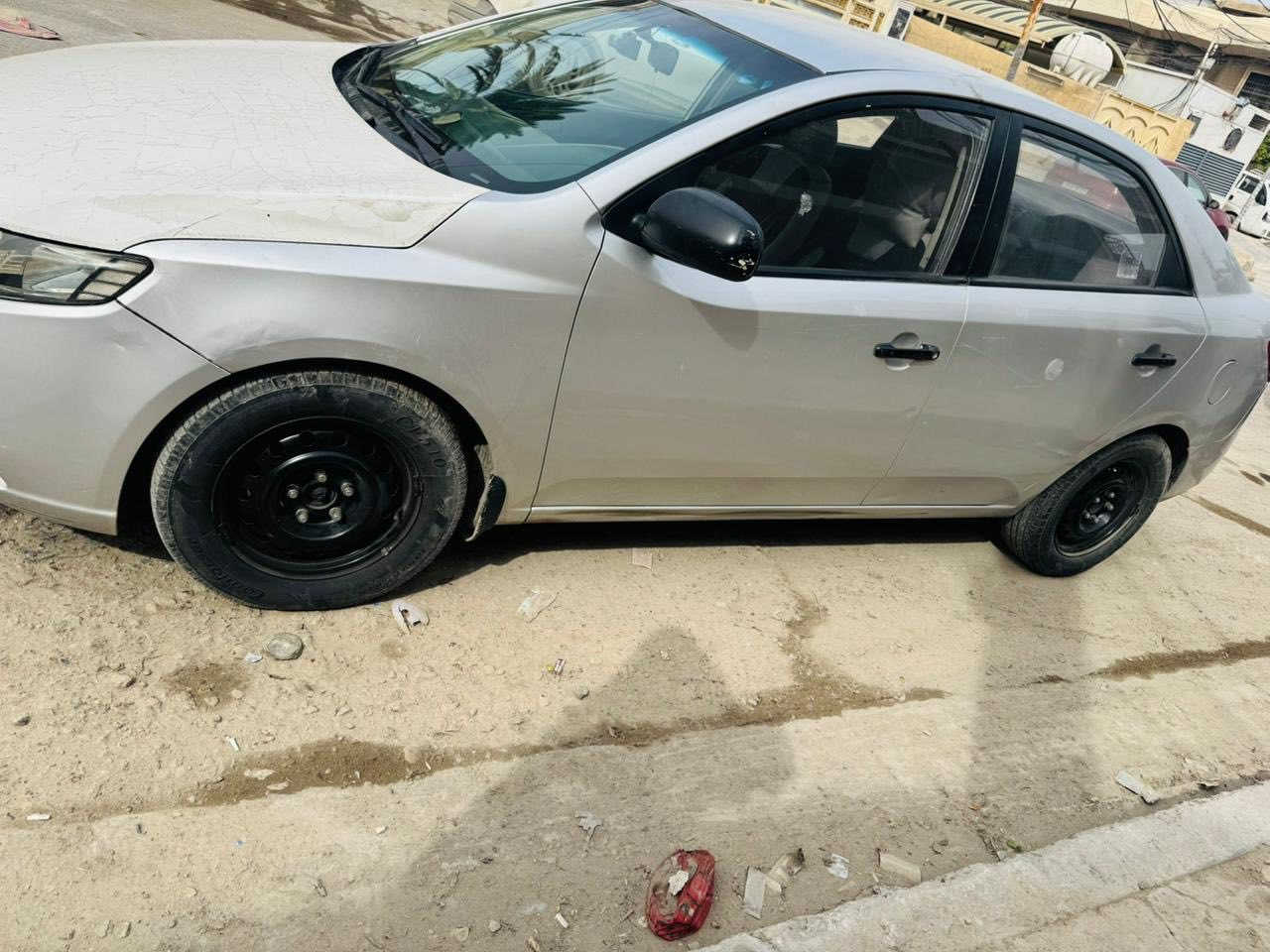 سلام عليكم سيراتو البيع موديل ٢٠١٣ سياره جديده جهزا مابيها نقص رقم ربيل بسمي سنويه وهزا جديده سياره خليجي قطعه صبغ وحده وجاملغ بي بارد بصيط باقي مكفول مكينه ١٦٠٠ تبريد تتفه كهربايات كامله سعر ٨٣ وبيها مجال بصيط مكان بغداد رقمي ***********
