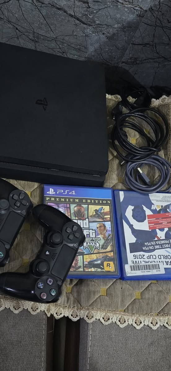 بلي. 4 ويا قرص جيتي اي و قرص طوبه و
جوستك العدد 2ويرر تشغيل واشدي وشاحن
السعر 235وبي مجال المكان كربلاء حي الحر 
الرقم وتساب *********** اذا مو شراي لتراسل
