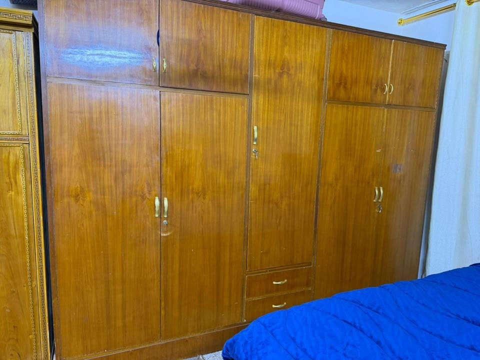 غرفة نوم خشب اصلي مابيها اي ضررر500 وبيها مجال
مطبخ كامل اخو الجديد 200 وبيها مجال
ثلاجة وغسالة بحالة ممتازة 300 وبيهم مجال
بغداد العطيفية 
***********واتس
