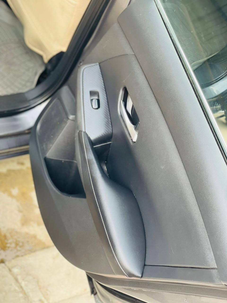 السلام عليكم
نيسان سنترا 2021  نظافة تامة ومواصفات فول عدا الفتحه 
ضرر فقط  ربع بنيد بدون دواخل 

رقم اربيل تحويل 

 سيارة عملية، اقتصادية
 محرك 2000اقتصادي جداً وعزم ممتاز
 بدون أي ملاحظات
 تشغيل بصمة + دخول ذكي
شاشة لمس كبيرة + بلوتوث + USB
 كامرة خلفية واضحة
 نظام تحديد مسار (Lane Assist)
نظام نقطة عمياء (Blind Spot)
 فرملة طوارئ أمامية + تحذير اصطدام
 مثبت سرعة
 أنوار LED حديثة
 تحكم من المقود
 وسائد هوائية متعددة + أنظمة أمان متكاملة

سيارة نظيفة جداً استخدام شخصي مكان السياره بغداد الاعظميه السعر ١٣٠ وبيها مجال للاستفسار الاتصال على الرقم ***********
