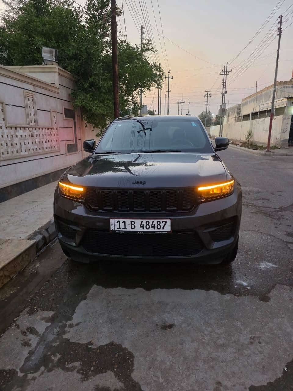 السلام عليكم جيب مديل ٢٣ كلين مثل مموضح بصور بلاك توب معروف مواصفاته رقم بغداد بااسمي السعر ٣٧٥ باقي تفاصيل ***********
