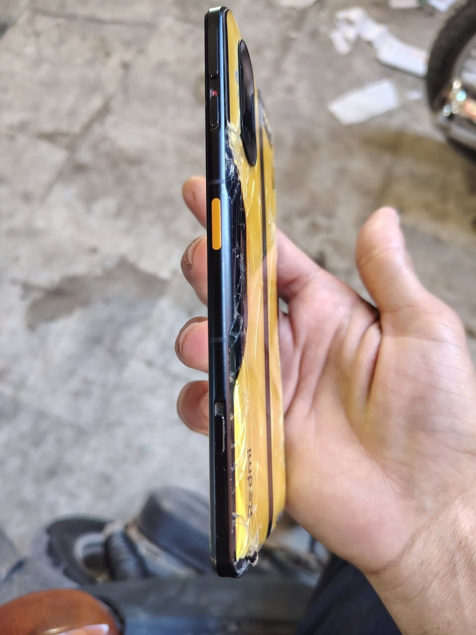 السلام عليكم كيمنك العاب K40 جهاز غني عن التعريف ببجي ٩٠ فريم ذاكرة ٢٥٦ رام ١٢ بس كسر بالباب الخلفي مامفتوح بدون ملحقات سعره 250 وبي مجال


**إذا كنت صاحب هذا الإعلان وتريد حذفه لأي سبب، رجاءا أرسل رسالة إلى الدعم الفني**