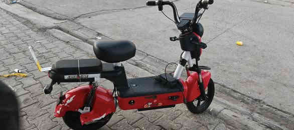 سلام عليكم للبيع بايسكل شحن حجم 14 اي عيب مابي  شرط الفحص بس سيم بريك مقطوع  بطاريات جديد شرط الفحص  نضافه 80/100   سعر 140 وبي مجال للشراي
