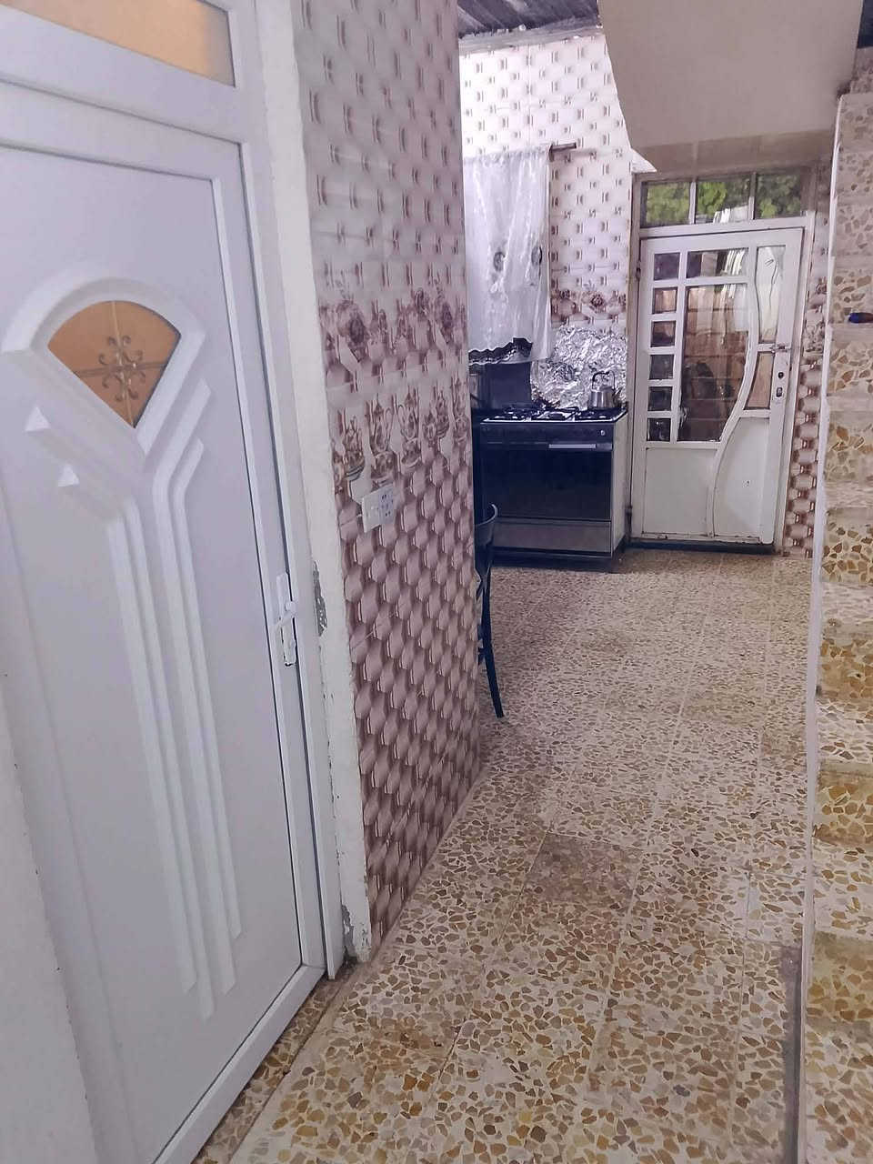 سلام عليكم بيت البيع غرفتين وستقبال ومنور هور كراج حديقا الموقع حاوي الكنيسه المسحا 180السعر خاص ***********

