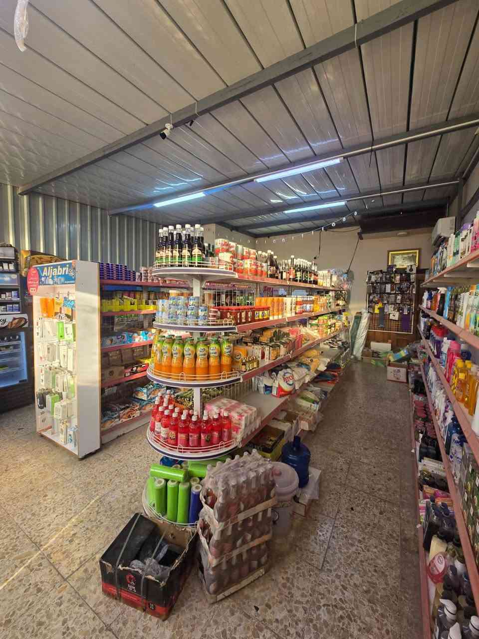 السلام عليكم 
اخوان هذا محل للإيجار 
ويحتوي ايضاً على صحيات 
محل متكامل 
للتواصل على الرقم ادناه 

***********
 العنوان مجمع السلطان
