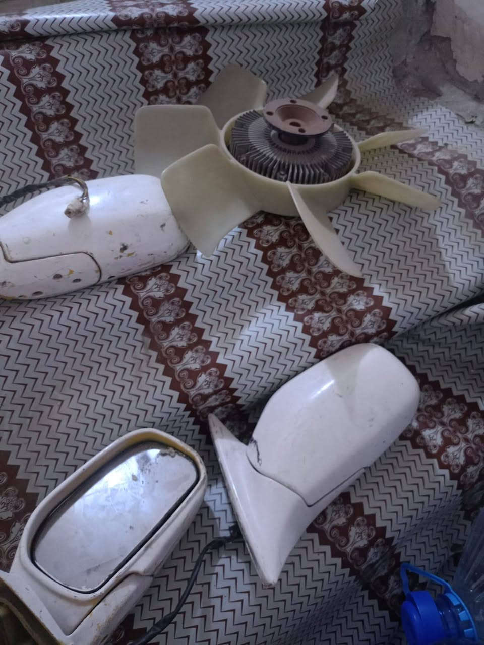 السلام عليكم اغراض مال بطه بطانه جديده وباب ومرايات وكلج مروحه قيم وأخذ بلي يرضه الله ***********رقم الهاتف مكاني بصره قبله
