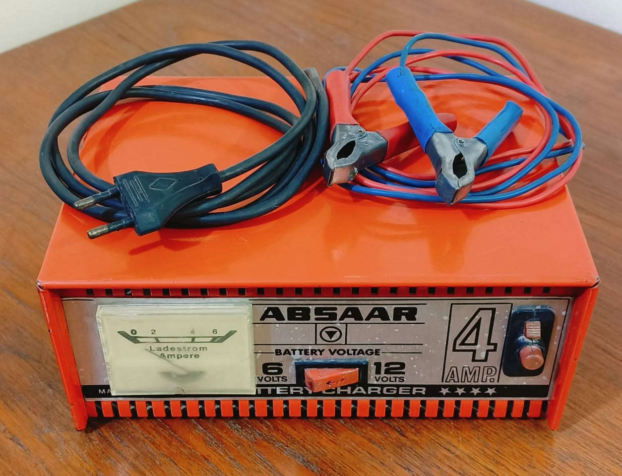 شاحنة بطاريات صناعة المانيا الغربية انتاج السبعينات شحن 6و12 فولت شحن سريع بقوة 4 امبير وقدرة من 24 الى 48 وات
مكاني بغداد ساحة عدن يوجد توصيل لجميع المحافظات


**إذا كنت صاحب هذا الإعلان وتريد حذفه لأي سبب، رجاءا أرسل رسالة إلى الدعم الفني**