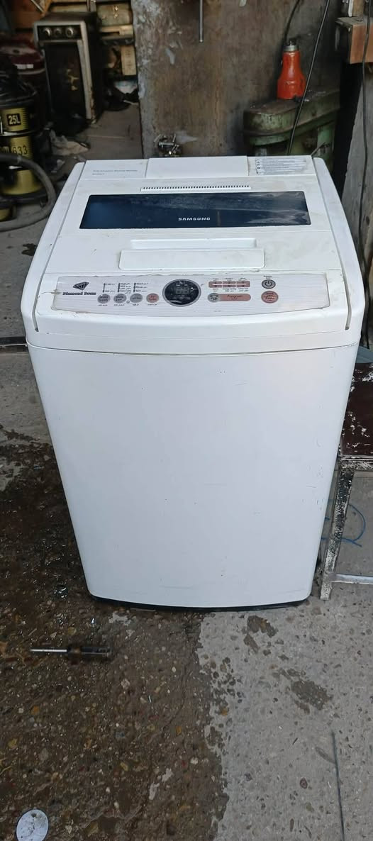 السلام عليكم زبائننا الكرام توجد غسالة سامسونج الموديل القديم شغالة كاملة للبيع السعر 150 الف للاتصال والاستفسار/***********
