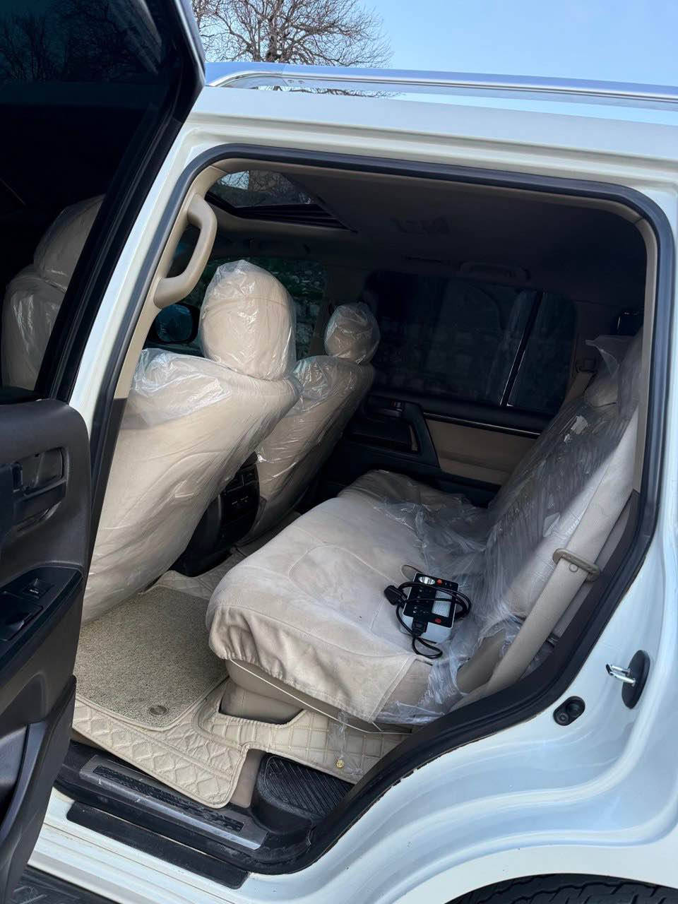 وةنةوشة 2009  GXR   
 ناو زةرد فول فول مواسةفات  
سيستةم خاز و بةنزين ئي تالي  
شةخال حةريق ژئر پئ
 ئاوئنة گراج  لايت 
بريند و نةوي بةخاخي  لايت 
سلايت  تؤماتيك گوشين شامو  
 سوكات فؤليؤم جام كارةبا جام ئؤتؤ  
سةلاجة تةبريد مةرةكزي  
كوشين دةفةتري سى محقةد كوشين
  شاشة تةلةبزؤن  پئش و پشت كاميرةوحةساس زؤرمواسةفاتري تر   
125 هةزار رؤويشتوة   
  گئر و مةكينةي بةشةرت   
رةقةم سةنةوي نوئية بة ناوي خومة   
بئ بؤياخ و بئ ساردي هيجي نية     
تةلةفون بؤ خاوةني بكةن  
سةحر 280
***********
*********** أربيل, العراق
