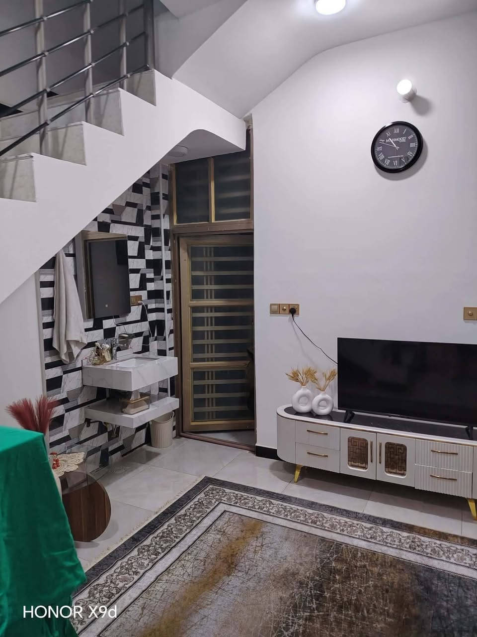 🏠 دار للبيع –📍 الموقع: الديوانية حي الزيتون – مطلوب اسكان 22
تسديد الشهري 145 الف(ملاحظه تغيير كفيل مباشر)

📐 المساحة: 100 متر

📄 الطابو: صرف

🔹 تفاصيل الدار:
✅ طابق واحد– بناء جديدكونكريت 
✅ 1 غرف نوم
✅ 2 مجمعات صحية
✅ براني
✅ مطبخ
✅ صالة
✅ سنة البناء: 2024
~~~~~~~~~~~~~
#متابعة_الصفحة
#نستقبل_جميع_عروضكم
———————————————————
🔺#للاستفسار الاتصال ع الارقام
‪***********‬‏📲 

  او مراسله واتساب +964 770 986 0830 📲  
—————————————————————
او زيارة مكتبنا من الساعة 3 الظهر الى 8 مساء 
🔺العنوان:- مكتب بلجيبه 
🔺حي سايدين جامع الرضا بلجيبه يم مدرسه الفجر
