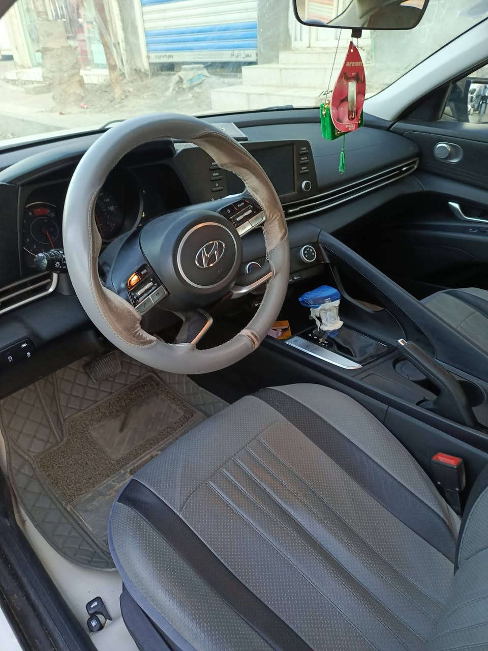 النترا 2023  أمريكي معوقين 
ماشيه 58 آلف
مكفوله من الصبغ والتبديل 
سياره جديده 
العنوان ناصرية المركز 
السعر 165 وبيه مجال 
الاستفسار الاتصال ***********
