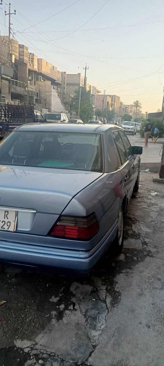 السلام عليكم (للبيع)
مرسيدس دب 1991 300E محدث بيبي 

السياره حلوه 

كشن كهرباء جام كهرباء غرفة جديده فتحت سقف طگتين

قفل الجام مع السويج تحكم مري 

تبريد ثلج امبدل منضومه كاملة 

صدر جديد بلشتاين 

تخم تاير جديد 

حادثها جهت الصدر 

بيها خيط تبخير 

السياره بأسمي رقم بغداد 

السعر 70 بيها مجال شوي 

مكاني بغداد الشعب شارع أسواق المركزية 

***********
