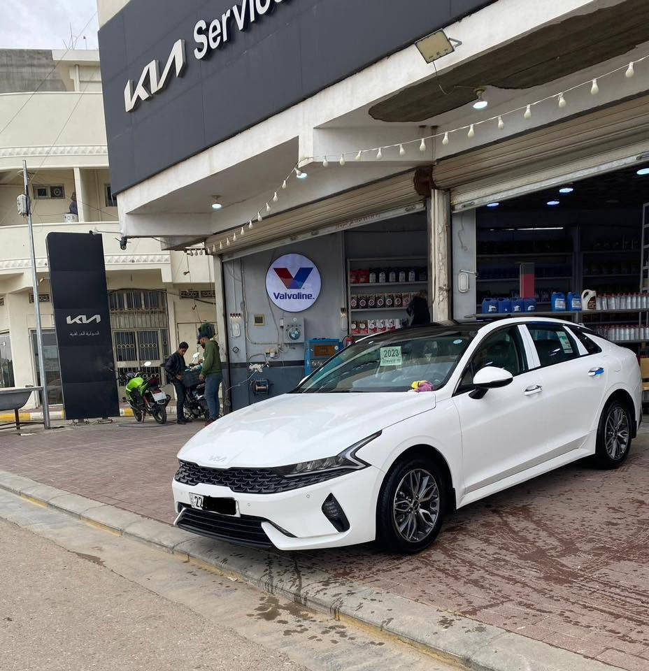 السلام عليكم 
للبيع فقط بدون مراوس 
كيا k5 خليجي ضمان شركه NIM 
السيارة بعدها بضمان الشركه 
موديل 2023 
مواصفات 
1.حساسات امامي خلفي
2.كامره دواره 
3.كشانه جلد 
4.كشن سائق كهربائي 
5.لد خلفي مسطره
6.كشاف ضباب 
7.تدفئة كشانه 
8.مانع انزلاق
9.مري شفط
10.اشاير بل مري 
11.تحكم ستيرن جهتين
13.مثبت سرعه
14.شاشه اعطال
15.اوتو هولد 
16.سايد بريك كهربائي 
17.شاشه كار بلي
18.بصمه
19.بانوراما 
20 اريل انفكيشن
21..5ويل كب 
22.كشافات اماميه
23.حساس ضغط الإطارات 
24.اشاره تريحيب 
25.صندوق بصمه 
محرك 2.0 cc دوش
كير at المرغوبات 
رقم اربيل تحويل مباشر 
هزه جديده 
كير محرك كفاله 
كشر مكفول من صبغ والتبديل 
بيها بارد جوه قبق البانزين ووشويه بل باب خلف السائق معدل bdr
السعر 210$ وبيها مجال 
مكان السياره:-الانبار-رمادي 
رقم الهاتف:-***********
