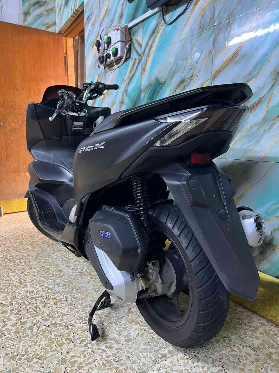 السلام عليكم 
pcx جيل الرابع وارد كوري
الدراجه مال معرض صارله سبوع من نشدت 
الون اسود طافي 
2022
ستان كهرباء
حساس زدحام 
تدفئه يدات 
محرك ١٢٥
عليها دهن موتل
بانزين محسن
شلعه ومعدل تجي تفحص كدام عينك 
الدراجه مكفوله كفاله عامه و اي نقص مابيه انكر وطلع 
السعر 20$
وبيه مجال بسيط 
رقم ‏الهاتف : ***********
