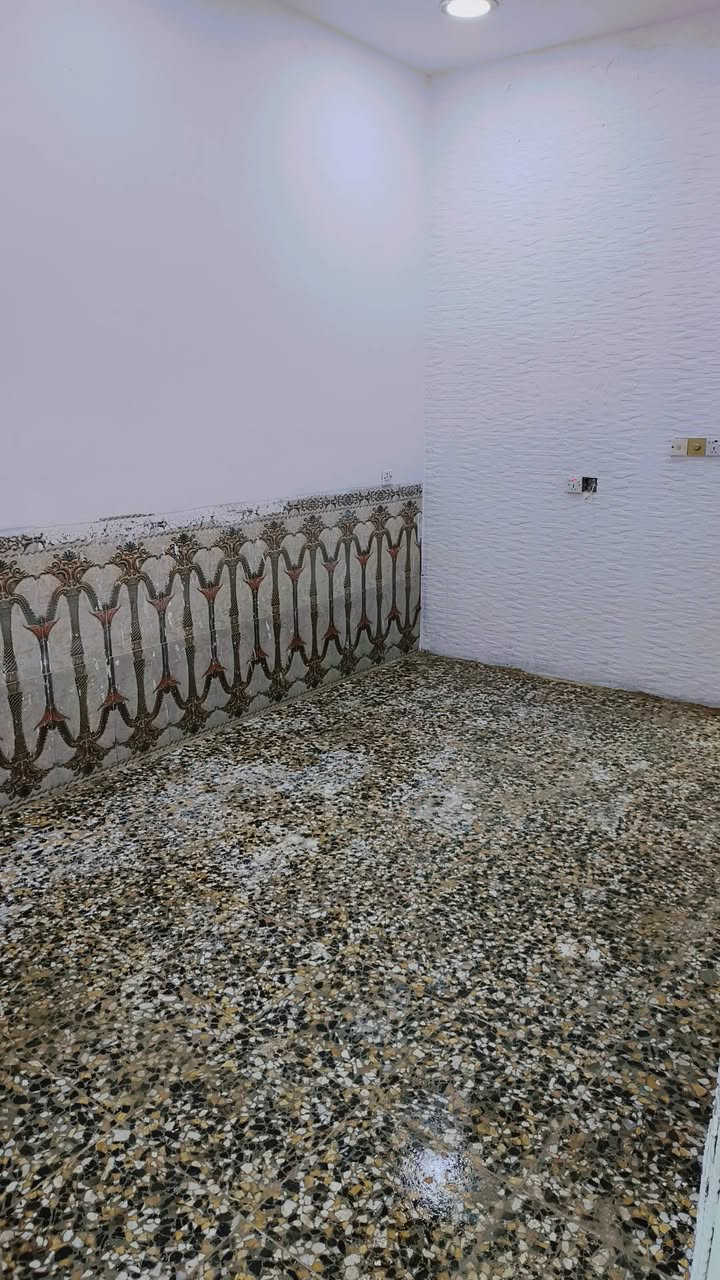 السلام عليكم بيت 95 متر مناقصه شي جاهز للسكن فارغ البيت عنوان البيت البلديات الضباط الثانية تعبر المحطة الصفرة أول فرع يمين السعر 95 
***********
