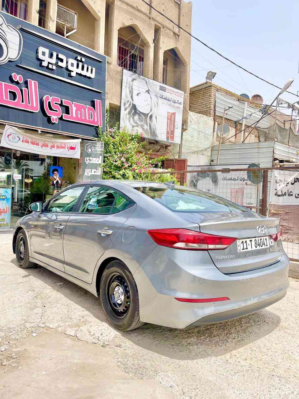 سياره الانتره البيع
موديل 2017 أمريكي
نص فول
صوره السونار موجوده 
سعرها 118وبيها مجال 
بغداد الشعله 
رقم الموبايل ***********
