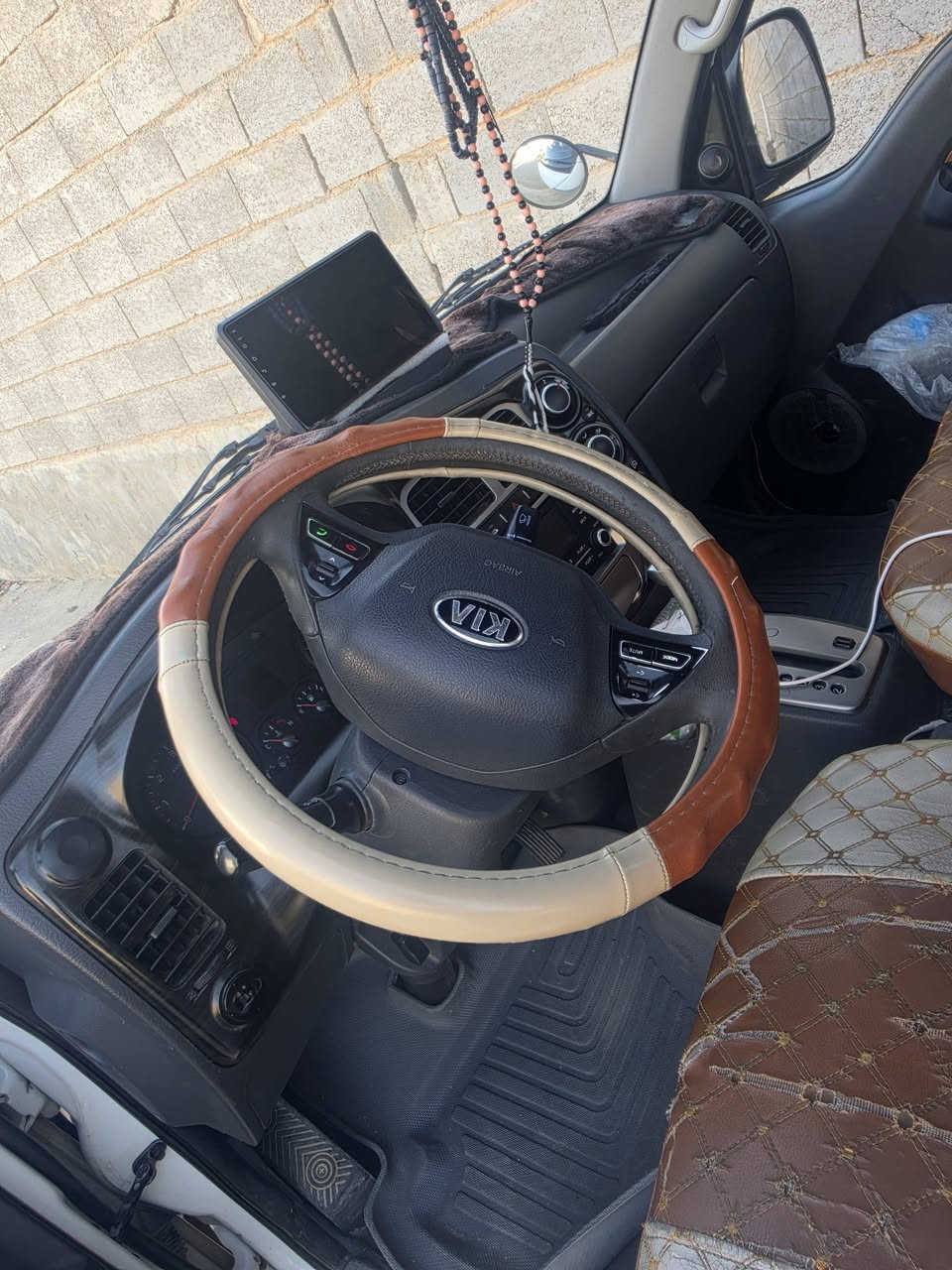 كيا حمل باسمي موديل ٢٠١٩ جديدة محرك كير كهربائيات تبريد ثلج تايرات سيارة ما مشتغلة ماخذينها للبيت محرك ٣٠٠٠ كير اوتوماتيك للبيع ١٦٠ او مرواس بستاركس حصرا 
***********
