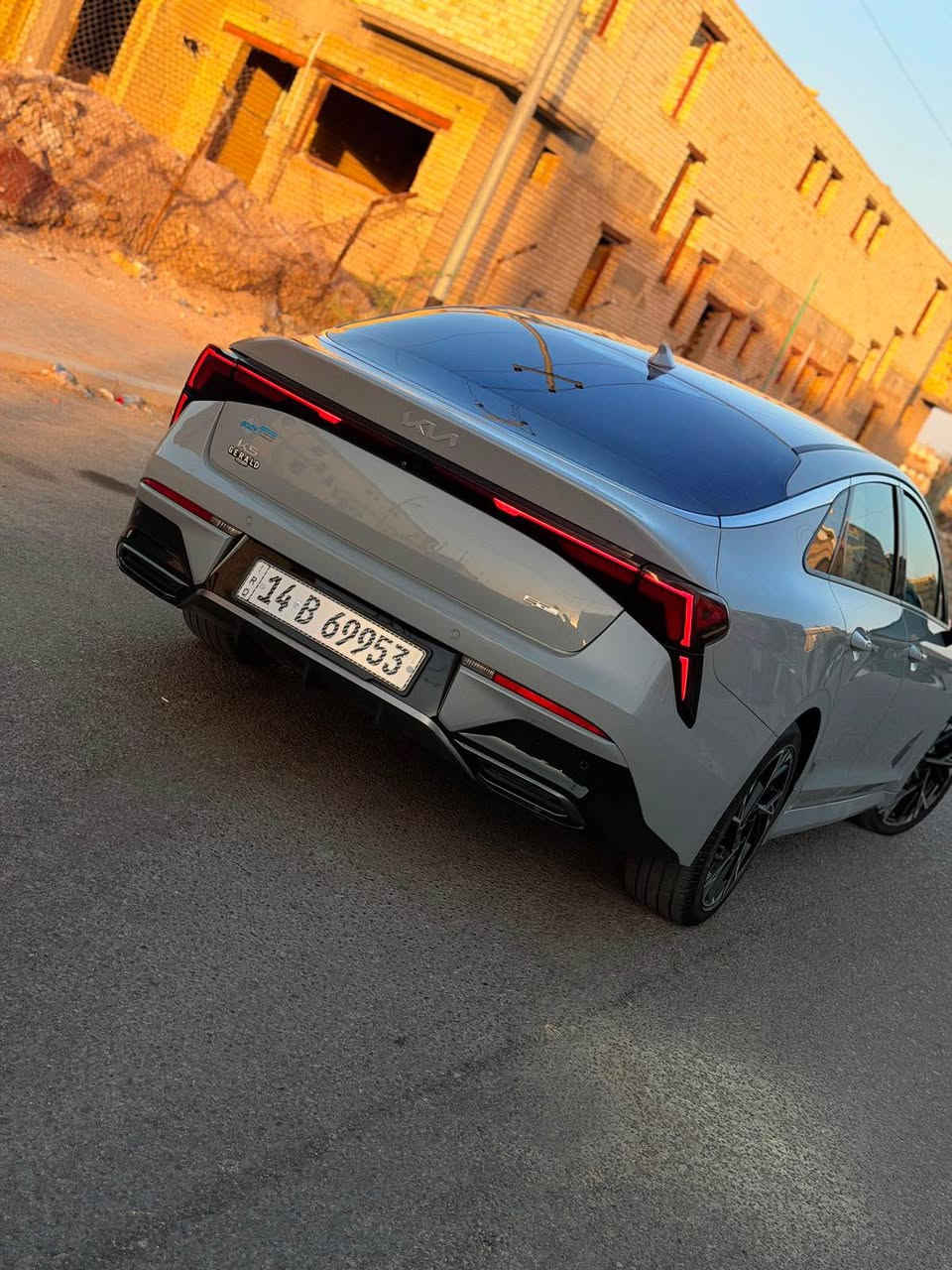 السلام عليكم للبيع K5 2025 حره باسمي تحويل 
موصفات gt lain فول عده الفتحه 
سياره بدون حادث بيهة سرقه مداكر ثنين ومبدلات اصلي نفس اللون بدون صبغ سونارها موجود بالمنشور 
ماشيه 30 الف كم
السعر 210 وبيهة مجال قليل حك الجيه 
مكاني البصره شط العرب *********** شط العرب, البصرة
