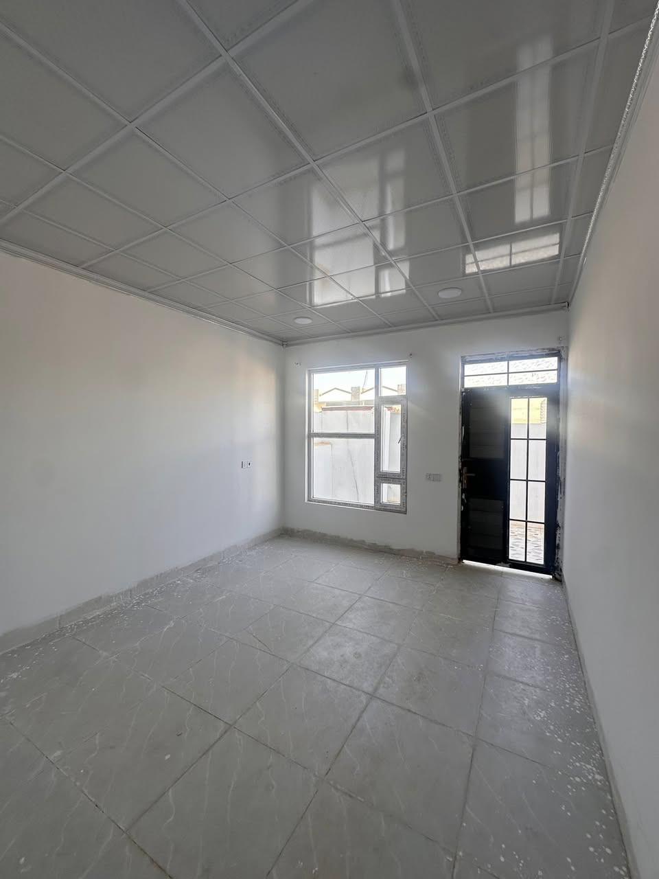 🏠 بيت 150م خلف التجاري
📍منطقة 55 
🏠 يحتوي على غرفتييين نوم و هول و استقبال و صحيات اركمكم الله داخلي و خارجي و بيتونه 
💵 السعر : 48 مليون و بي مجال 💵
📞 *********** ☎️
